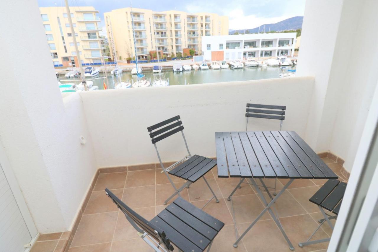 R. Marine II Apartment Roses Luaran gambar